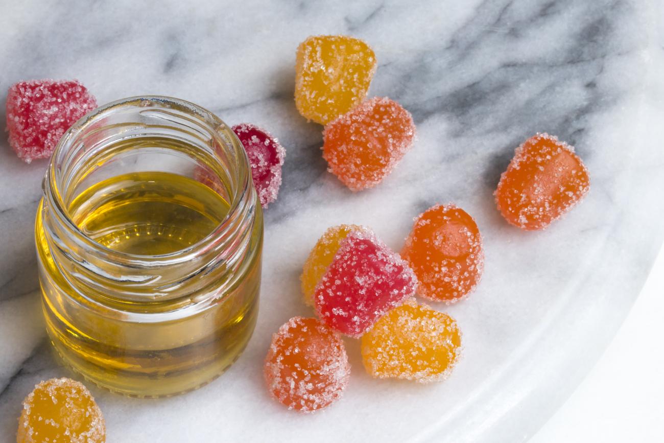 Cannabis Edibles vs Vapes: Pros & Cons - Invincibowl